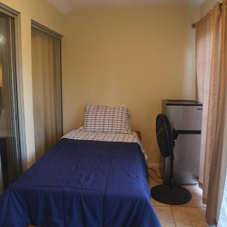 Bed And Breakfast In Hollywood Hills ลอสแอนเจลิส ภายนอก รูปภาพ