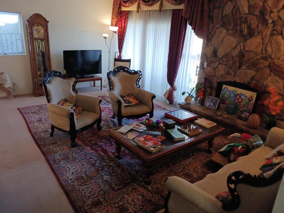 Bed And Breakfast In Hollywood Hills ลอสแอนเจลิส ภายนอก รูปภาพ