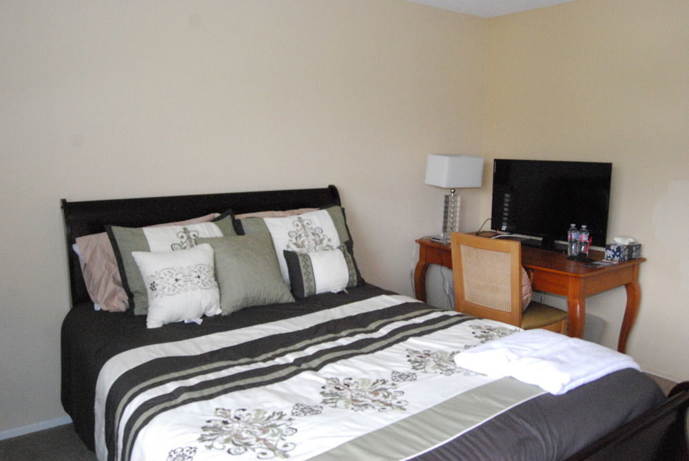 Bed And Breakfast In Hollywood Hills ลอสแอนเจลิส ภายนอก รูปภาพ