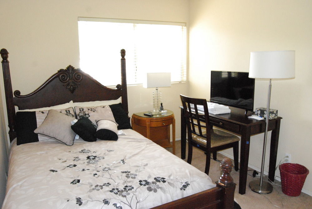 Bed And Breakfast In Hollywood Hills ลอสแอนเจลิส ภายนอก รูปภาพ