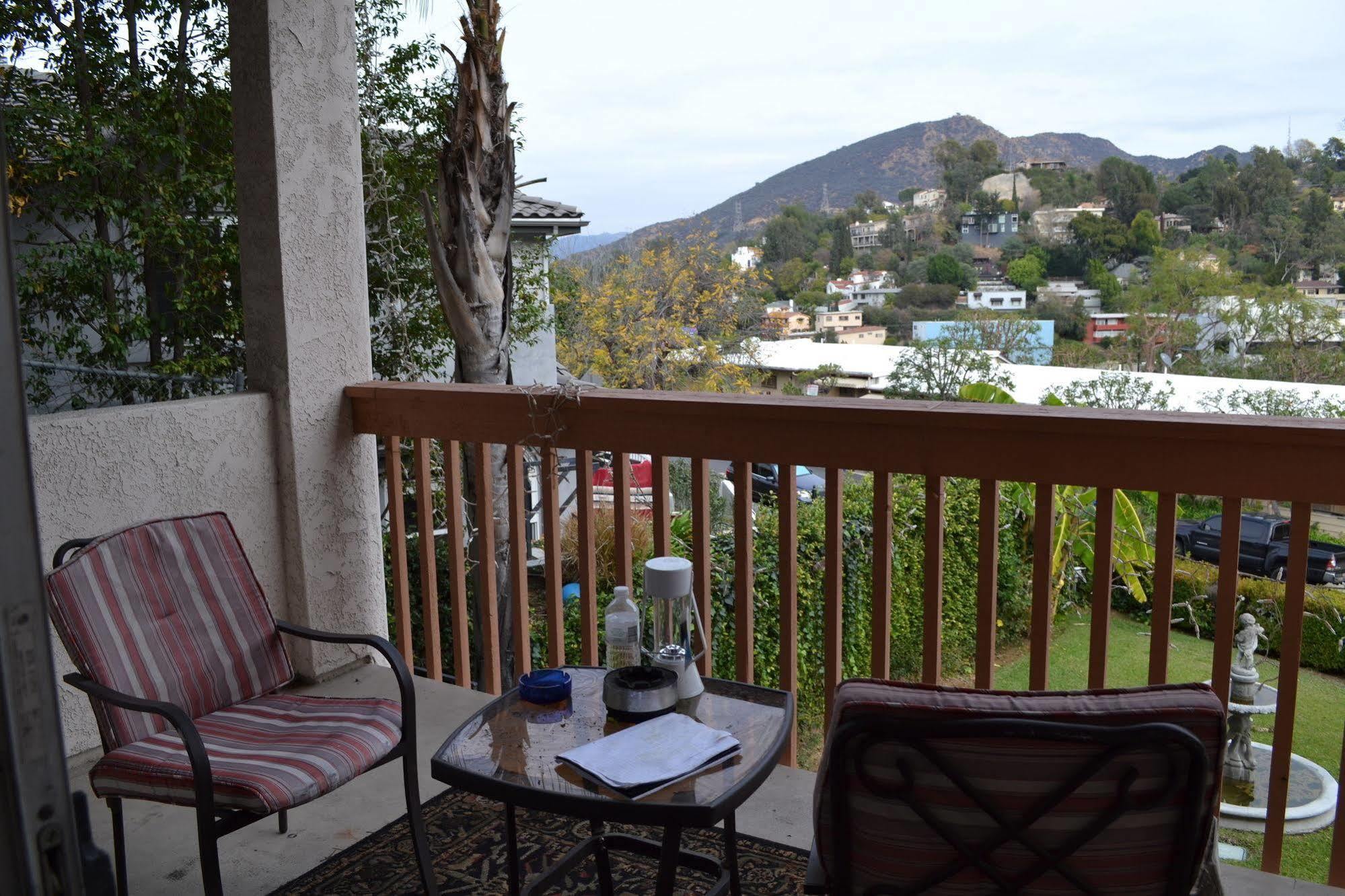 Bed And Breakfast In Hollywood Hills ลอสแอนเจลิส ภายนอก รูปภาพ