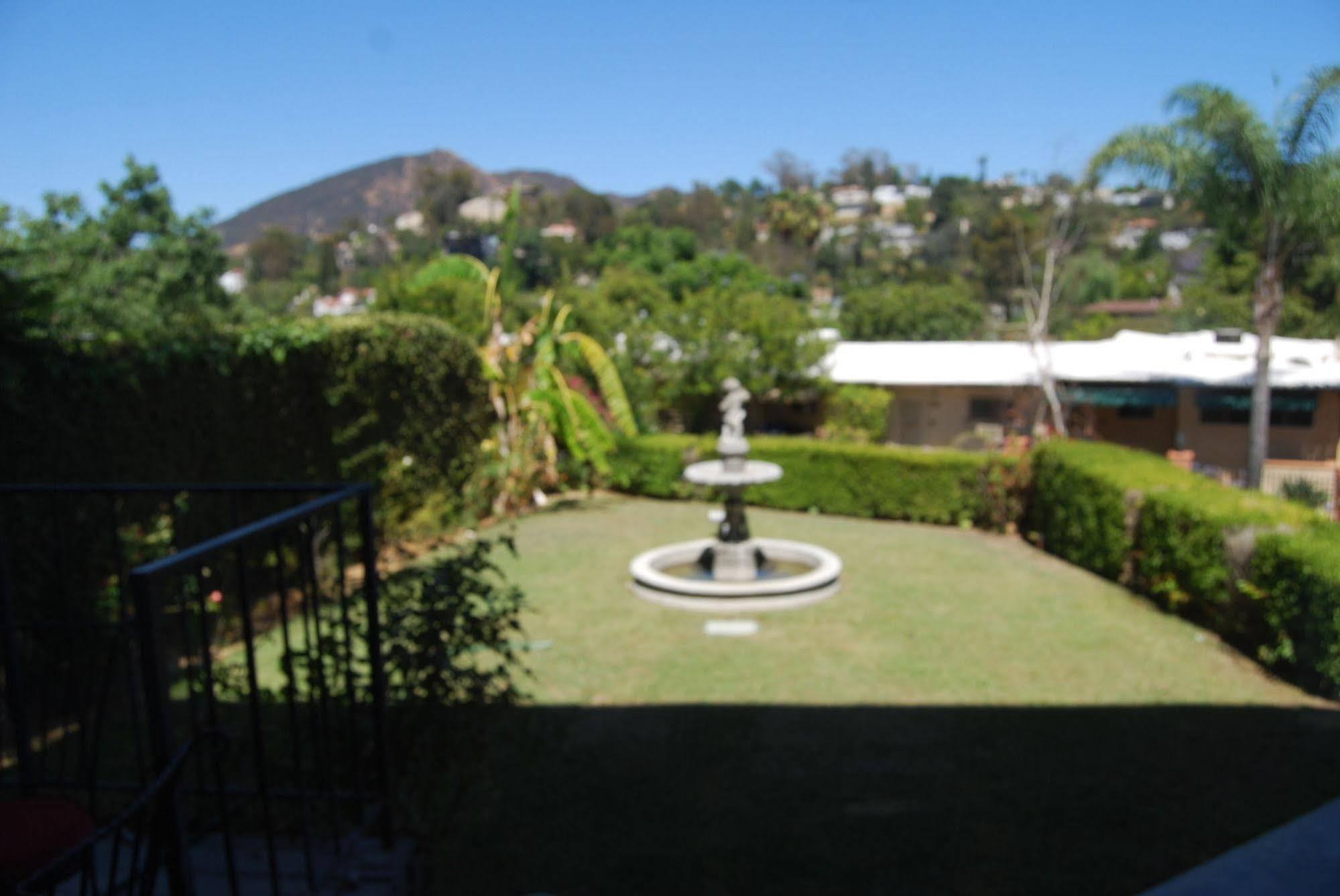 Bed And Breakfast In Hollywood Hills ลอสแอนเจลิส ภายนอก รูปภาพ