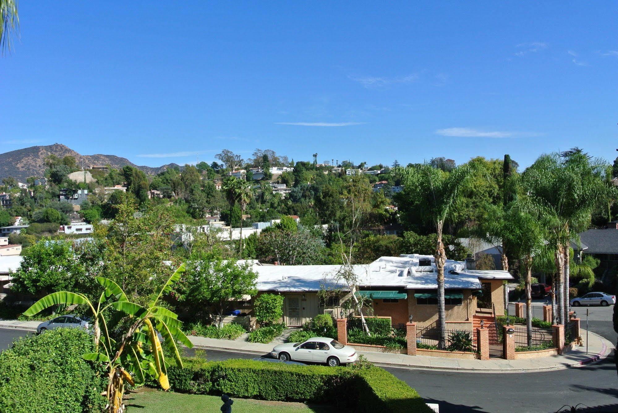 Bed And Breakfast In Hollywood Hills ลอสแอนเจลิส ภายนอก รูปภาพ
