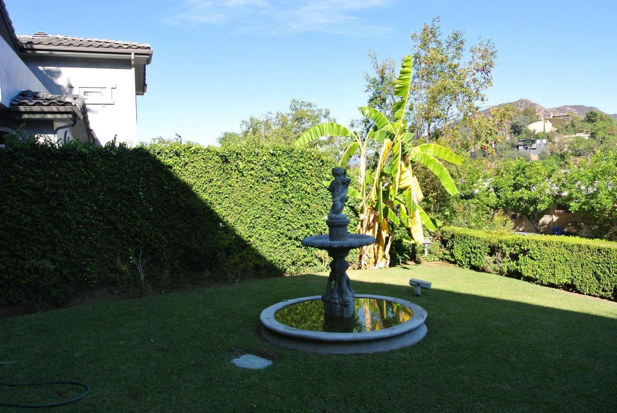 Bed And Breakfast In Hollywood Hills ลอสแอนเจลิส ภายนอก รูปภาพ