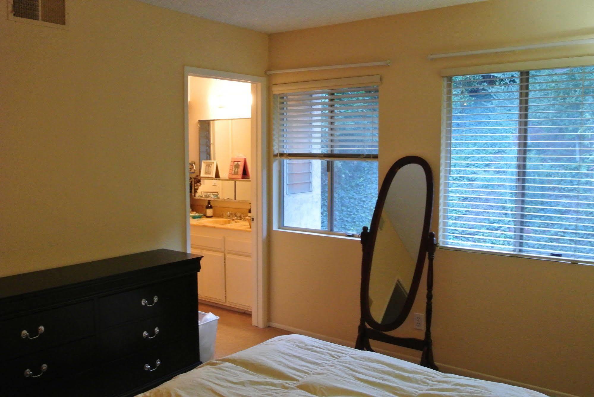 Bed And Breakfast In Hollywood Hills ลอสแอนเจลิส ภายนอก รูปภาพ