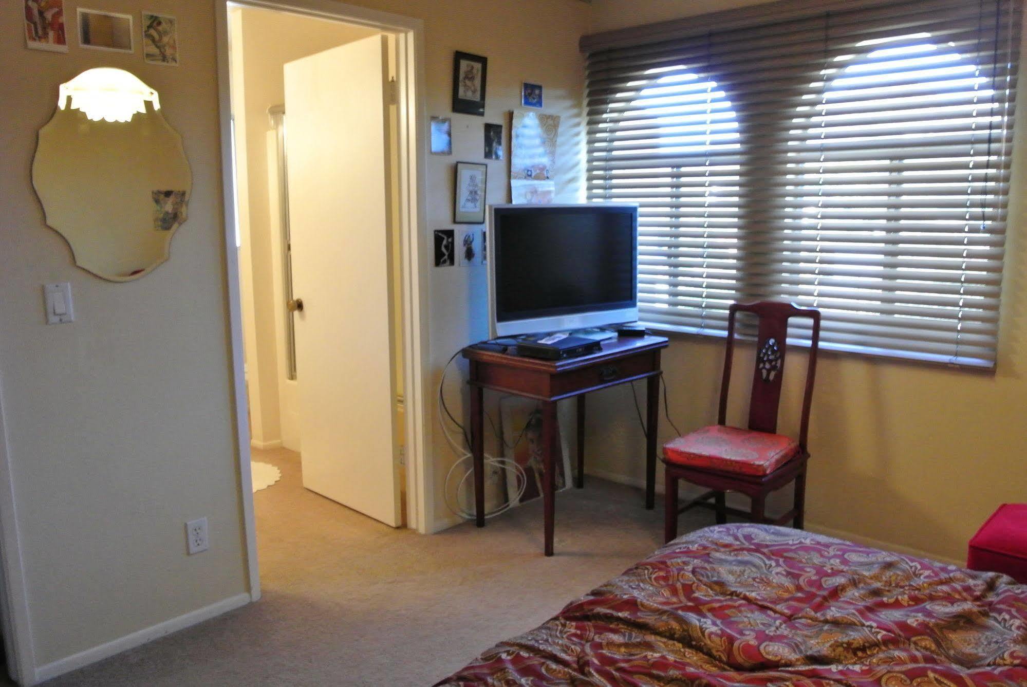 Bed And Breakfast In Hollywood Hills ลอสแอนเจลิส ภายนอก รูปภาพ