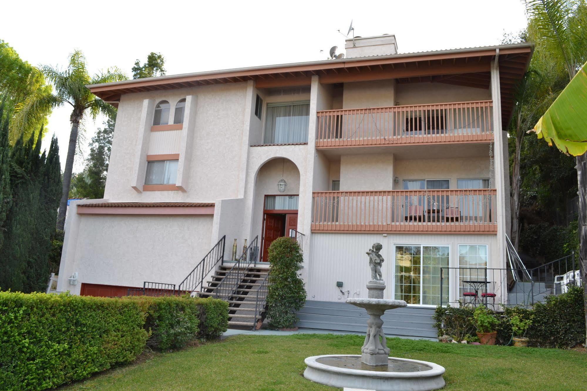 Bed And Breakfast In Hollywood Hills ลอสแอนเจลิส ภายนอก รูปภาพ