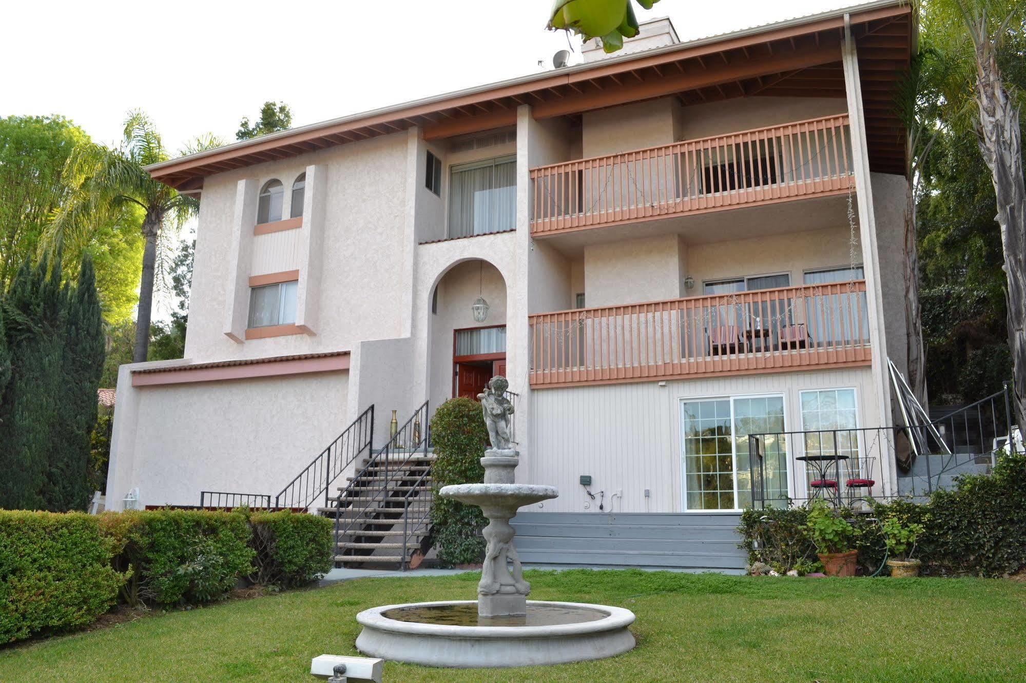Bed And Breakfast In Hollywood Hills ลอสแอนเจลิส ภายนอก รูปภาพ
